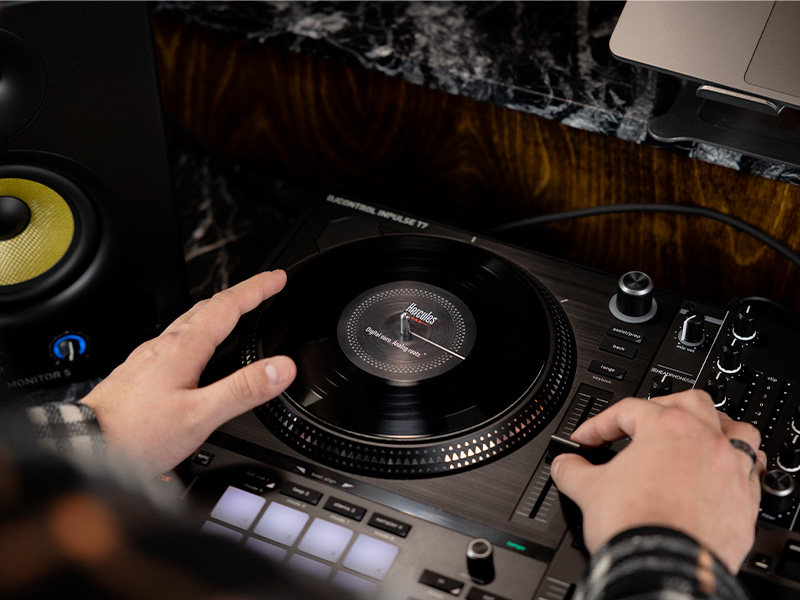 Hercules dj controller, digital turntable, turntable, digital dj controller, vinyl turntables