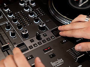 FX, fx knob, fx paddle, filter, filter knob, beat control, effects, effects control, dj controller
